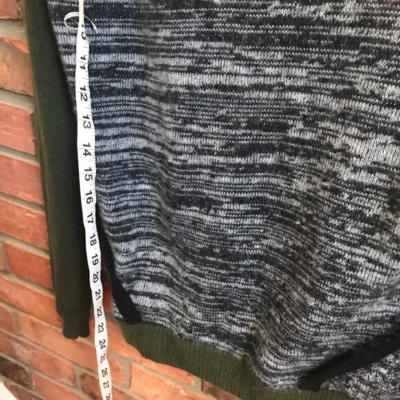 Anthropology SI-IAE Cashmere Sweater Top CutOut Soft ColorBlock Gray Black Green - Picture 13 of 16